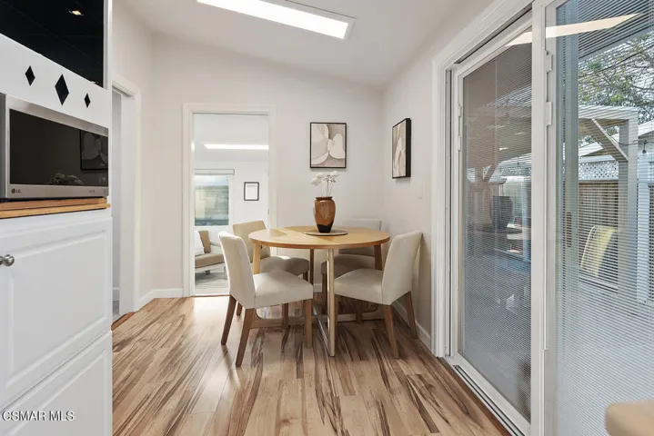 1529 Paul Dining Area