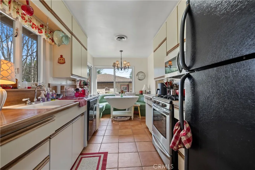 754 W 9th, Claremont, California 91711 home-pic-11