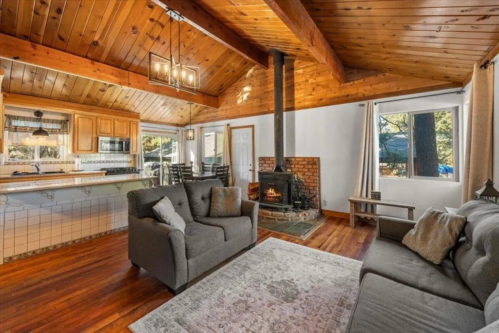 140 Highland Lane, Sugarloaf, California 92386 home-pic-4