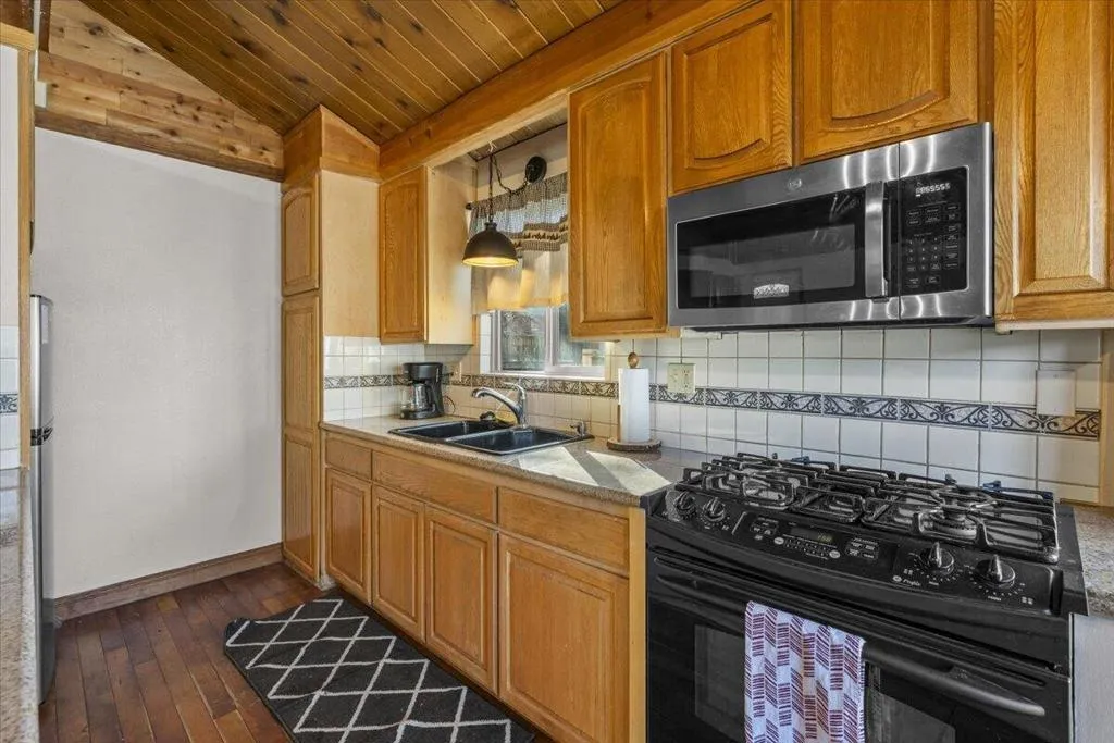 140 Highland Lane, Sugarloaf, California 92386 home-pic-9