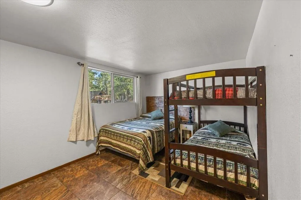 140 Highland Lane, Sugarloaf, California 92386 home-pic-12