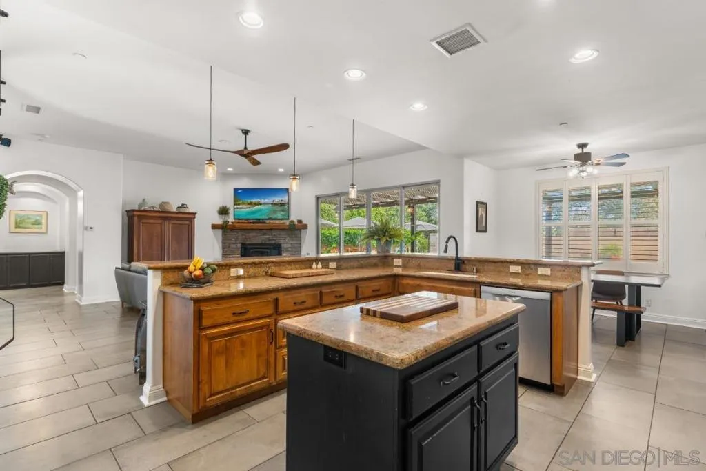 1195 Via Encinos, Fallbrook, California 92028 home-pic-6
