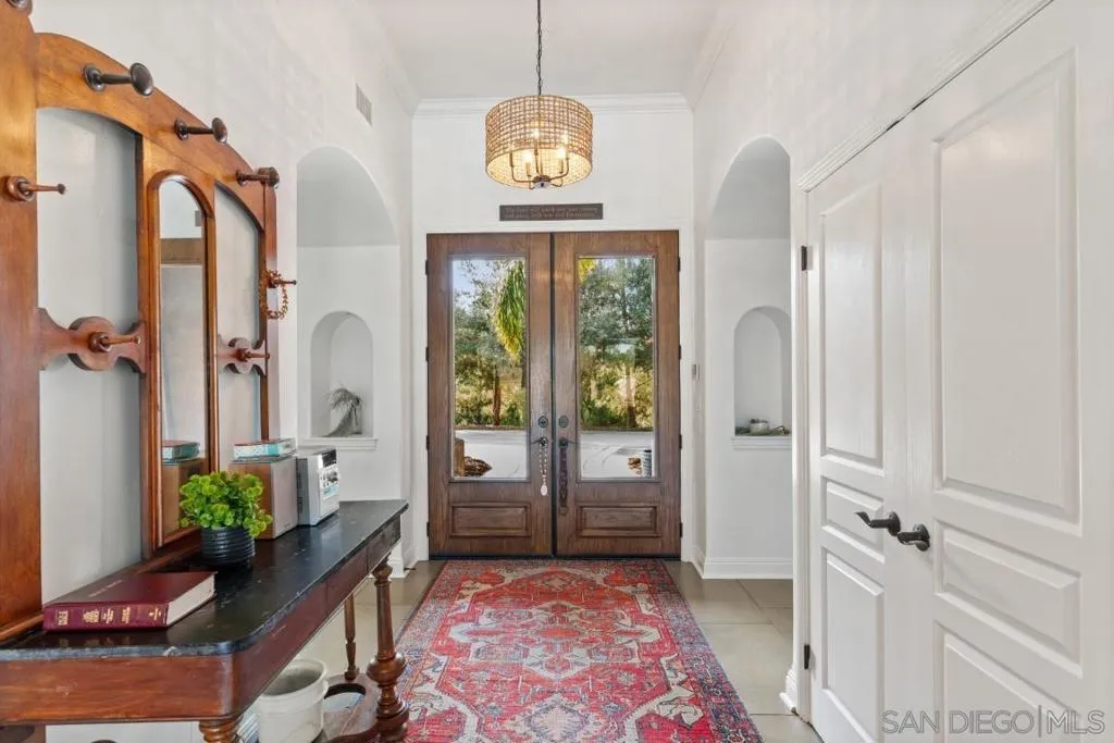 1195 Via Encinos, Fallbrook, California 92028 home-pic-2