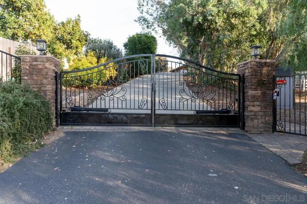 1195 Via Encinos, Fallbrook, California 92028 home-pic-40