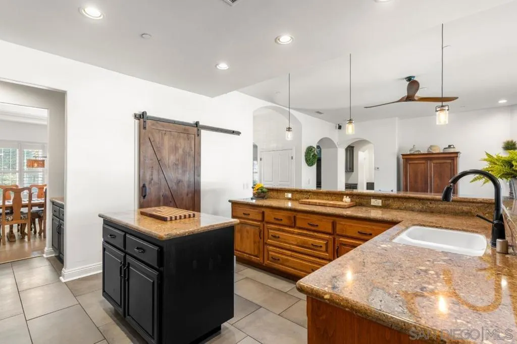 1195 Via Encinos, Fallbrook, California 92028 home-pic-7