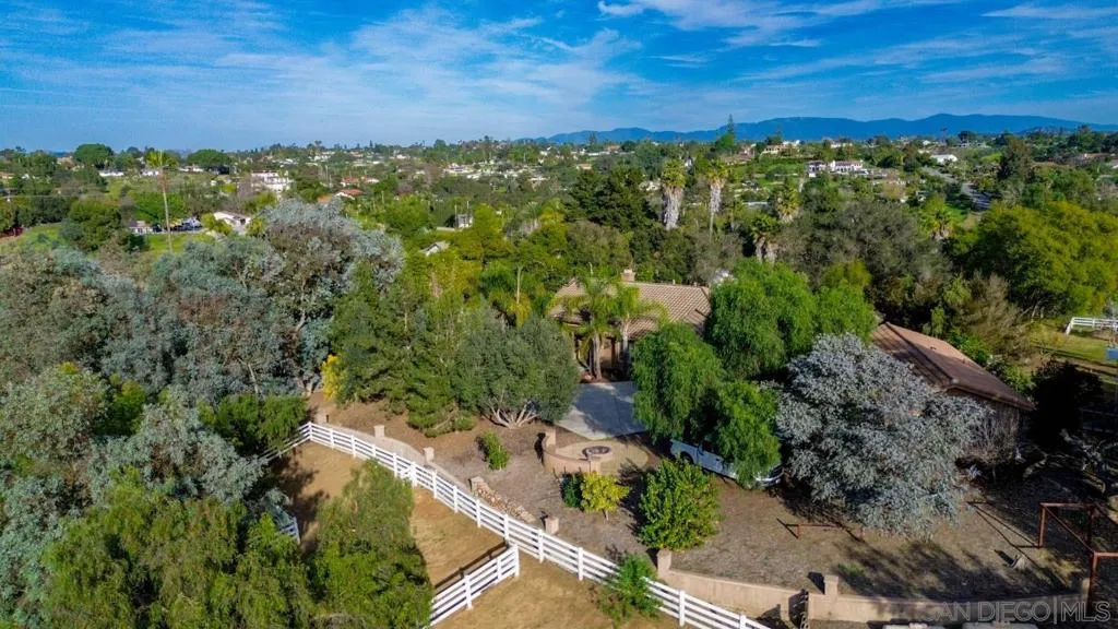 1195 Via Encinos, Fallbrook, California 92028 home-pic-39