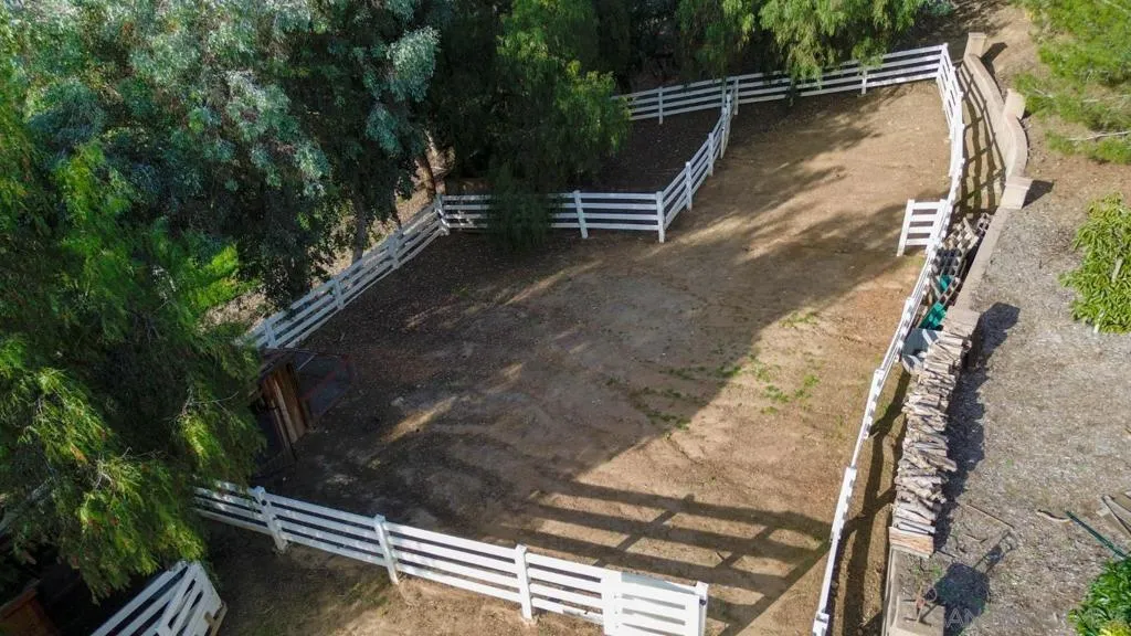 1195 Via Encinos, Fallbrook, California 92028 home-pic-29