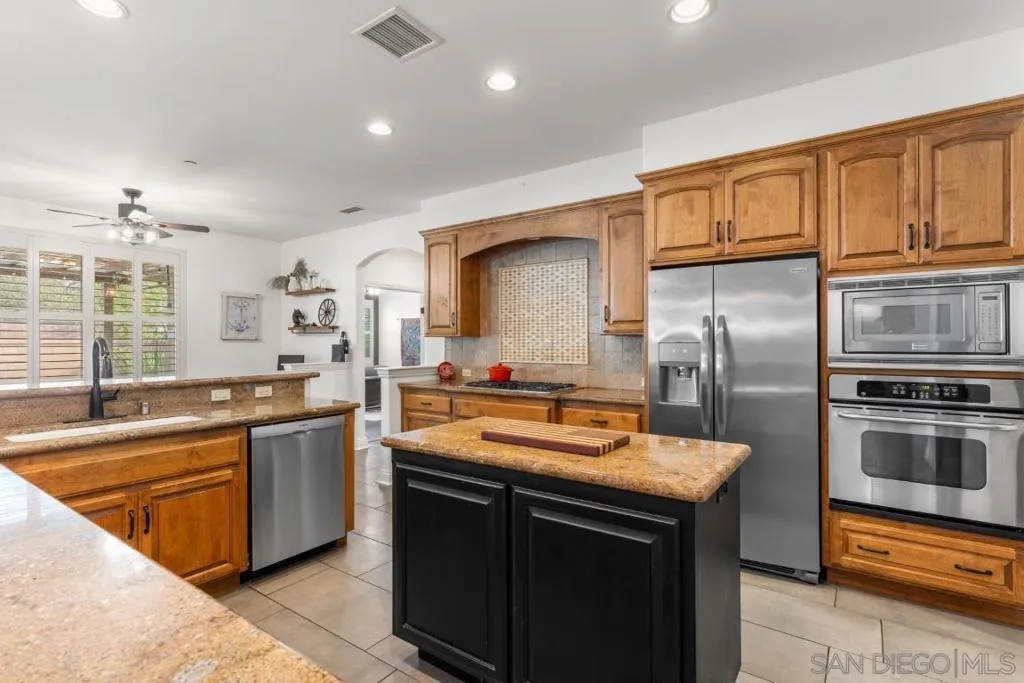 1195 Via Encinos, Fallbrook, California 92028 home-pic-5