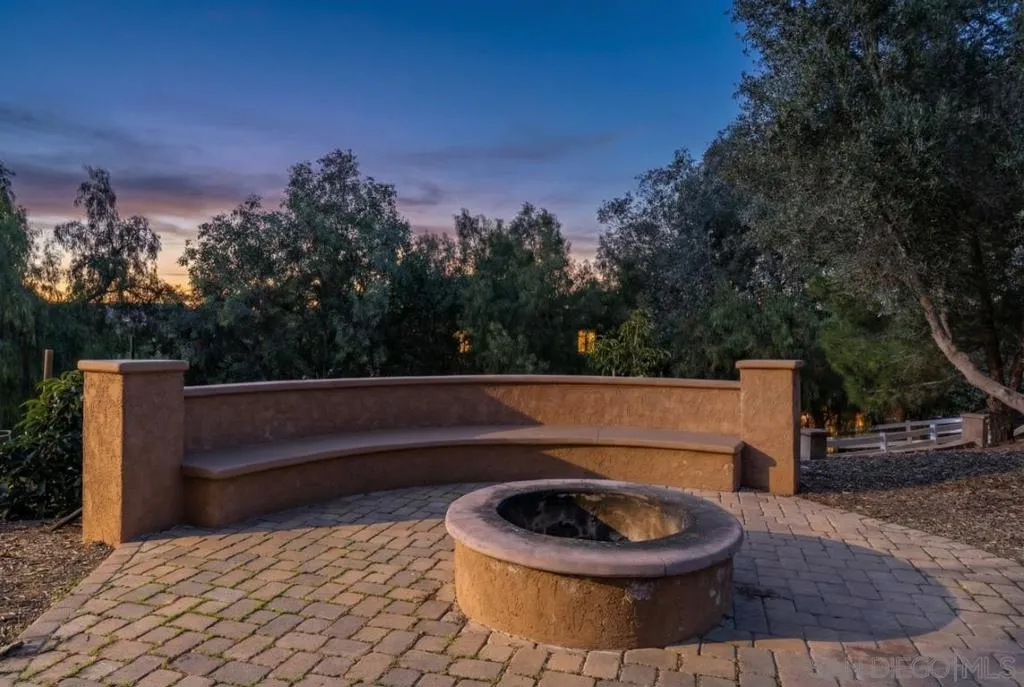 1195 Via Encinos, Fallbrook, California 92028 home-pic-24