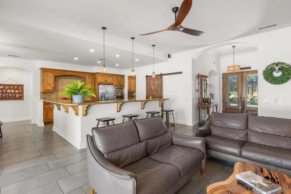 1195 Via Encinos, Fallbrook, California 92028 home-pic-4