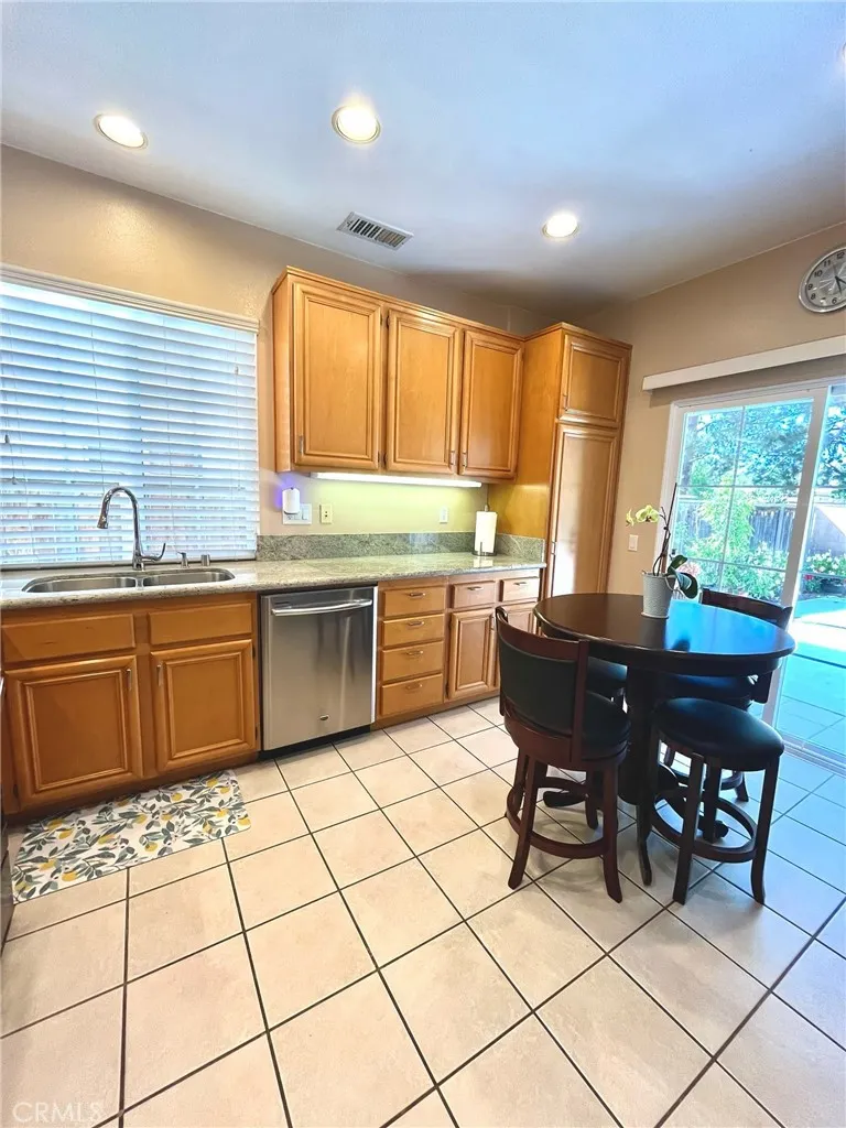 52 Danbury Lane, Irvine, California 92618 home-pic-5