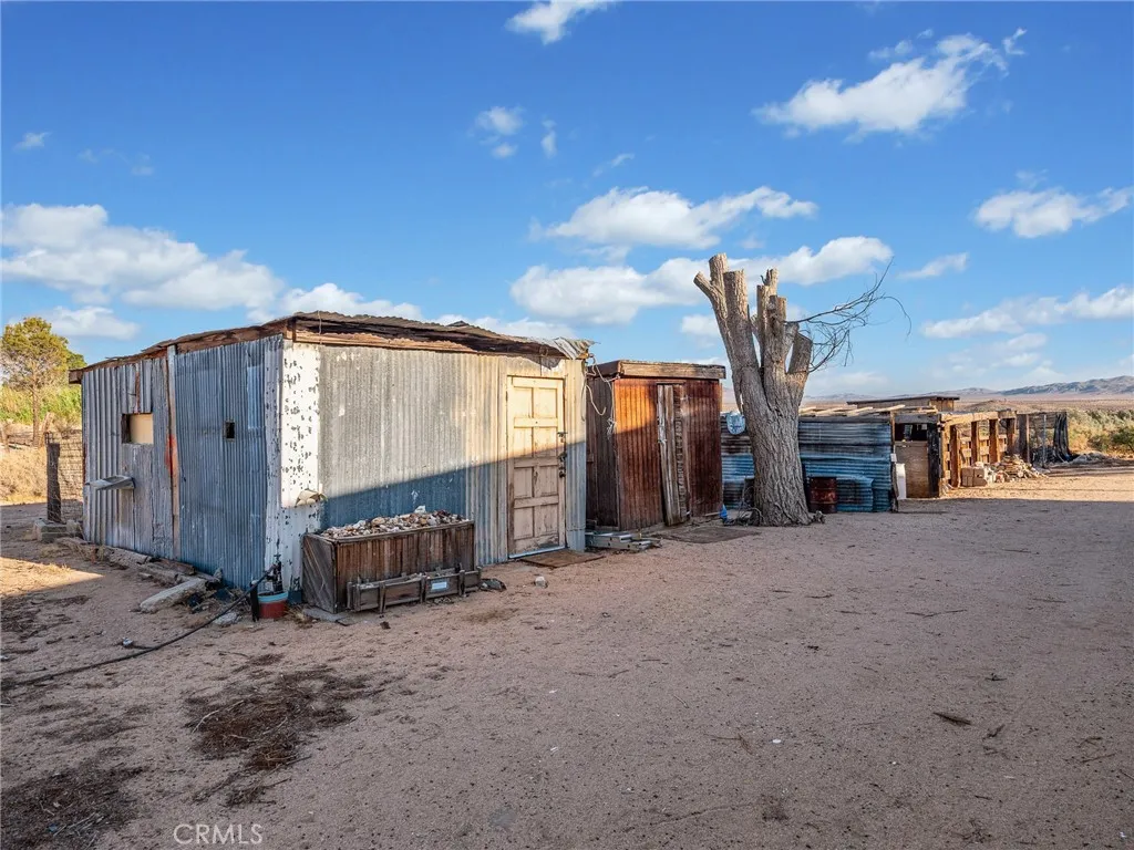 17757 Wheeler Road, Helendale, California 92342 home-pic-26