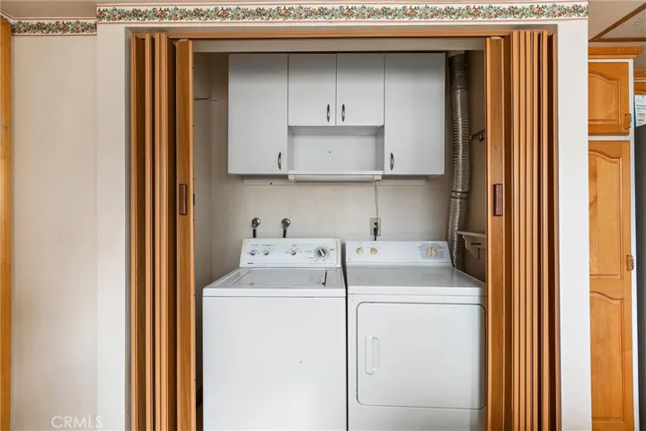Washer/Dryer area