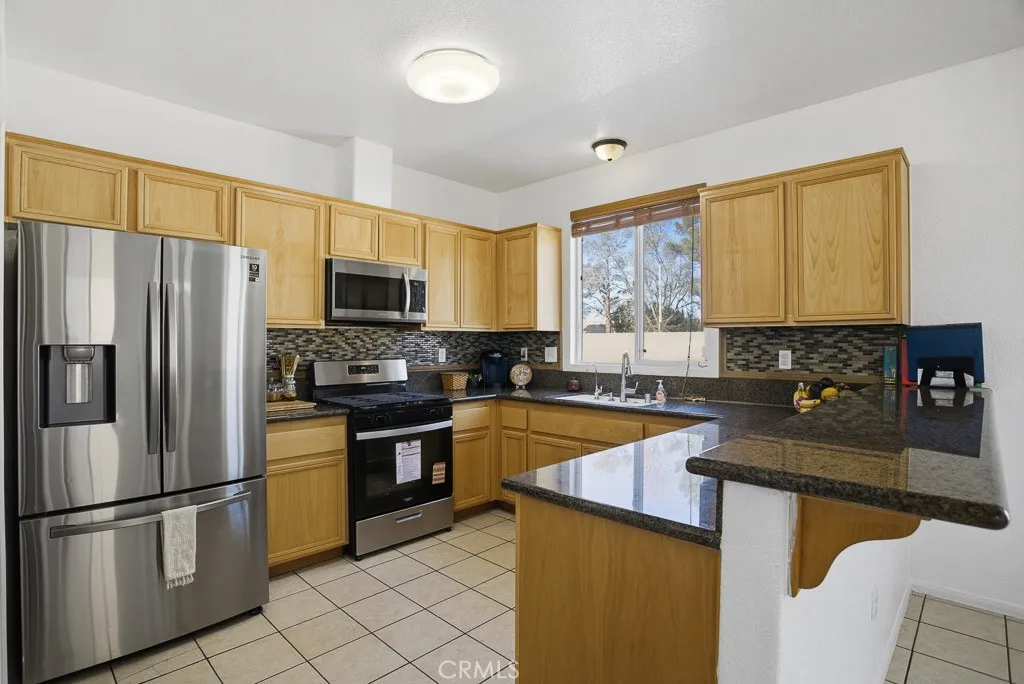 751 Pino Avenue, Lancaster, California 93535 home-pic-10