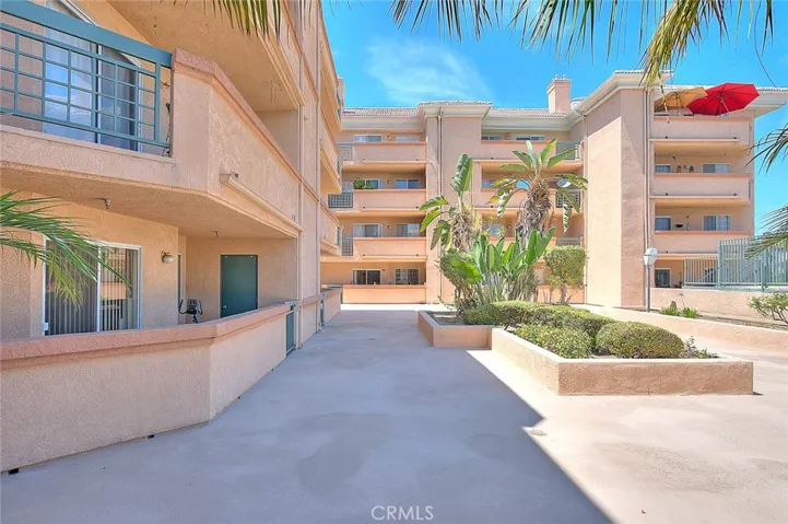 11410 Brookshire Avenue 113, Downey, California 90241