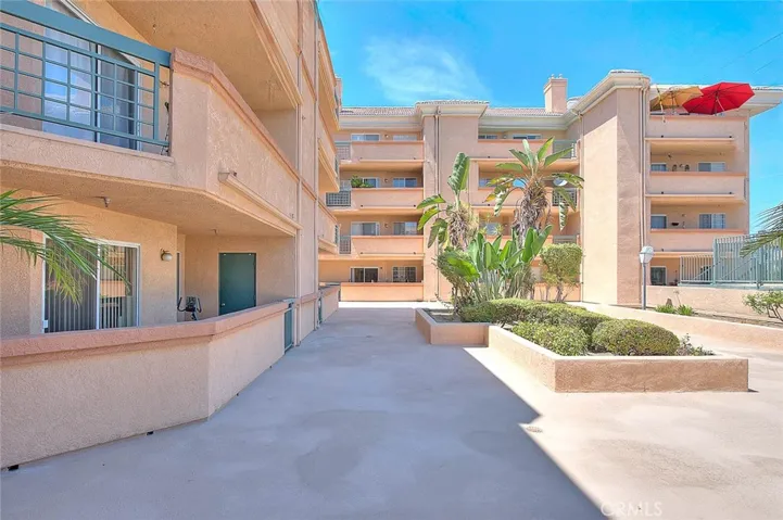 11410 Brookshire Avenue 113, Downey, California 90241
