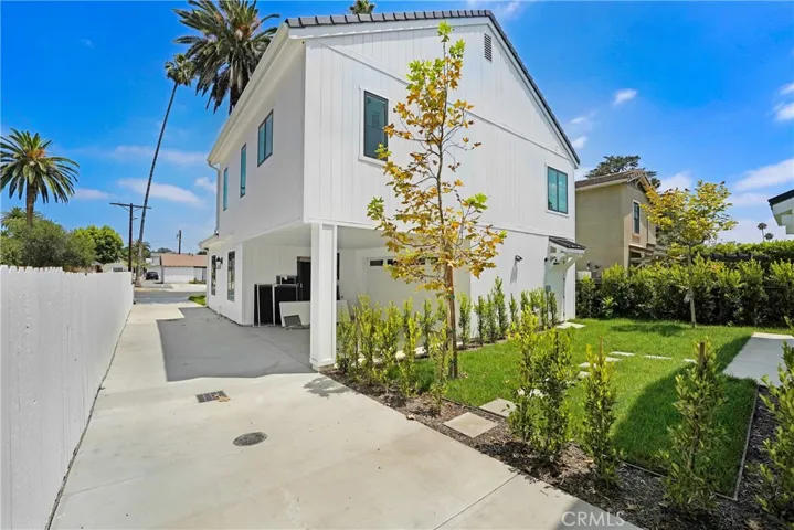 109 N Parkwood Avenue A, Pasadena, California 91107