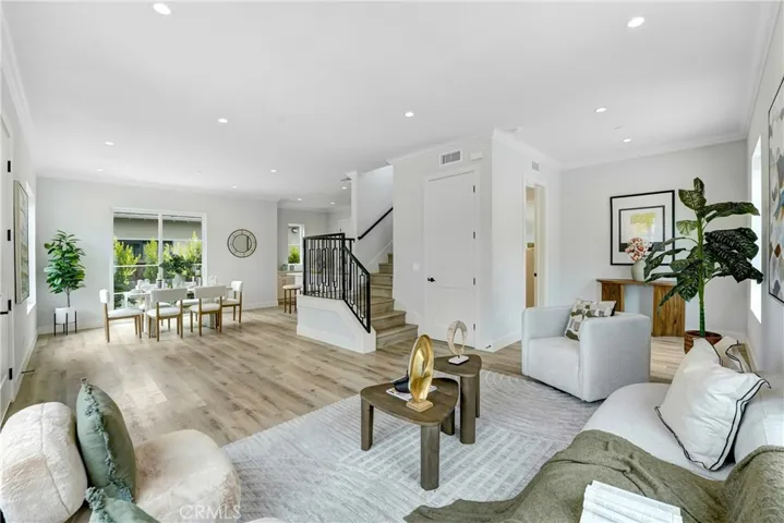 109 N Parkwood Avenue A, Pasadena, California 91107