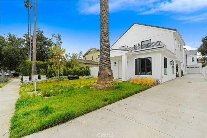 109 N Parkwood Avenue A, Pasadena, California 91107
