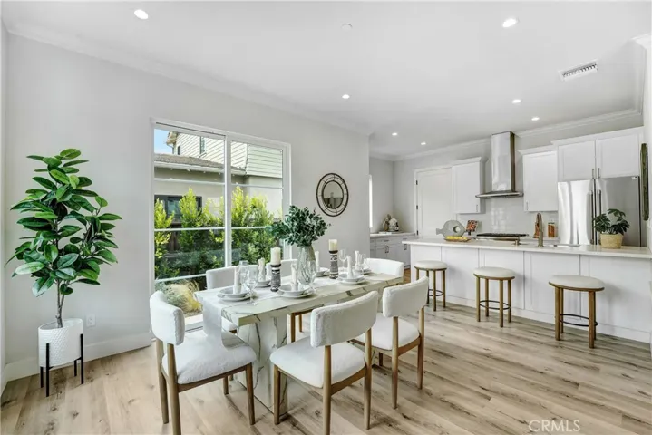109 N Parkwood Avenue A, Pasadena, California 91107