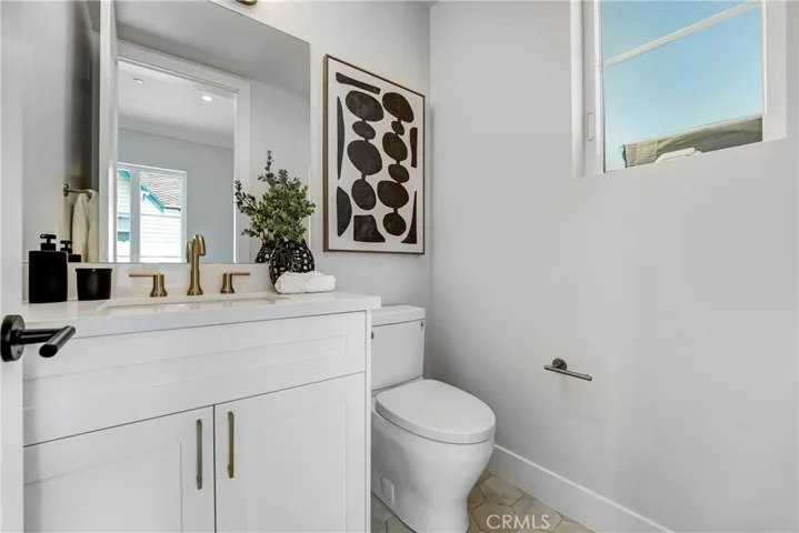 109 N Parkwood Avenue A, Pasadena, California 91107