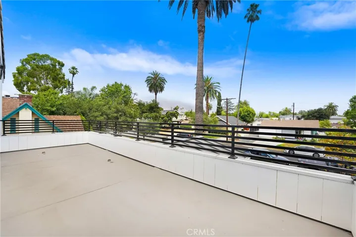 109 N Parkwood Avenue A, Pasadena, California 91107