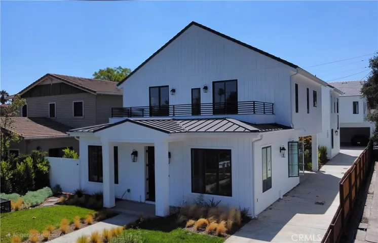 109 N Parkwood Avenue A, Pasadena, California 91107