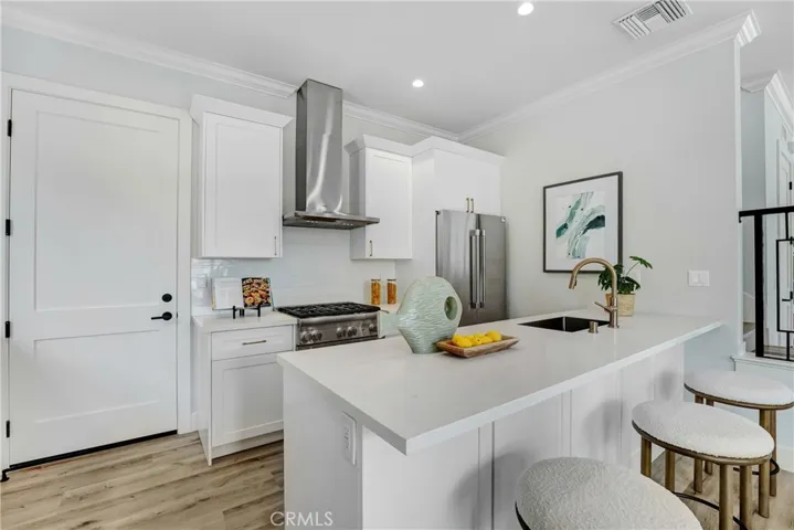 109 N Parkwood Avenue A, Pasadena, California 91107