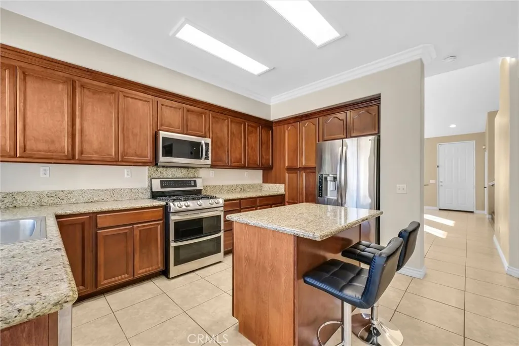3273 Fig Court, Lake Elsinore, California 92530 home-pic-10