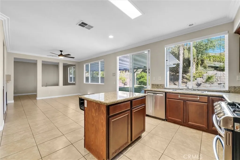 3273 Fig Court, Lake Elsinore, California 92530 home-pic-11