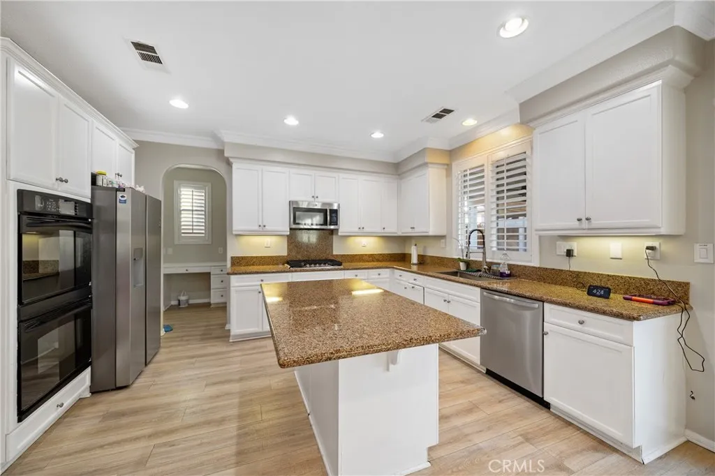 29851 Fox Creek, Menifee, California 92586 home-pic-3