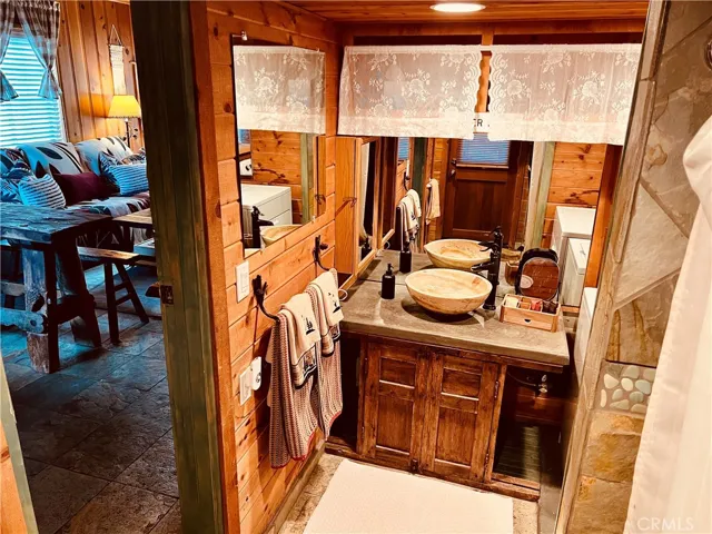 40104 Mahanoy Ln, Big Bear Lake, California 92315