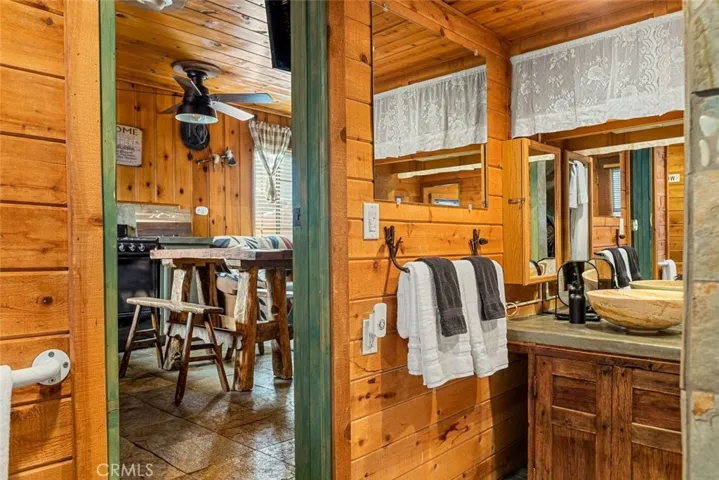 40104 Mahanoy Ln, Big Bear Lake, California 92315