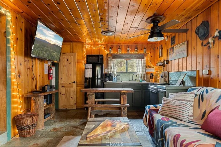 40104 Mahanoy Ln, Big Bear Lake, California 92315