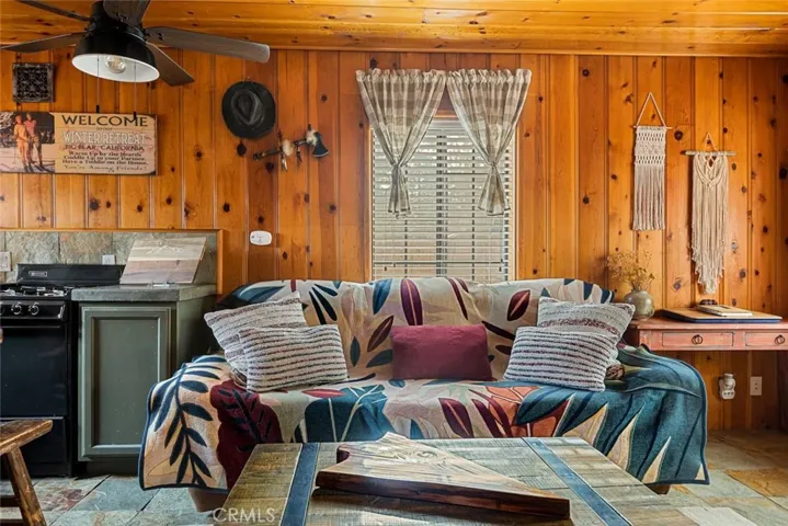 40104 Mahanoy Ln, Big Bear Lake, California 92315