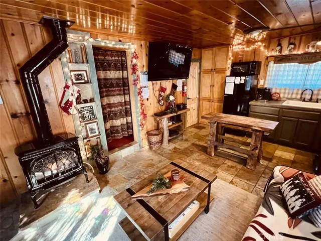 40104 Mahanoy Ln, Big Bear Lake, California 92315