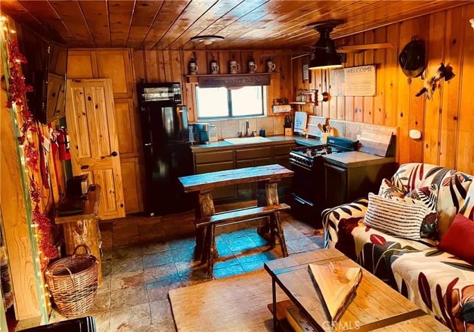 40104 Mahanoy Ln, Big Bear Lake, California 92315
