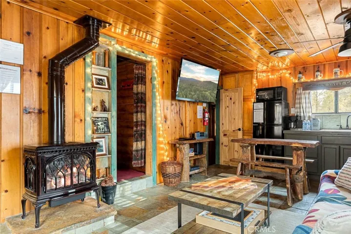 40104 Mahanoy Ln, Big Bear Lake, California 92315