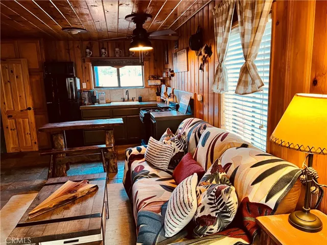 40104 Mahanoy Ln, Big Bear Lake, California 92315