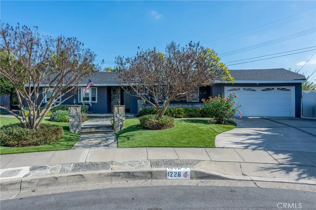 1226 E Ensign Circle, Orange, California 92865 home-pic-1