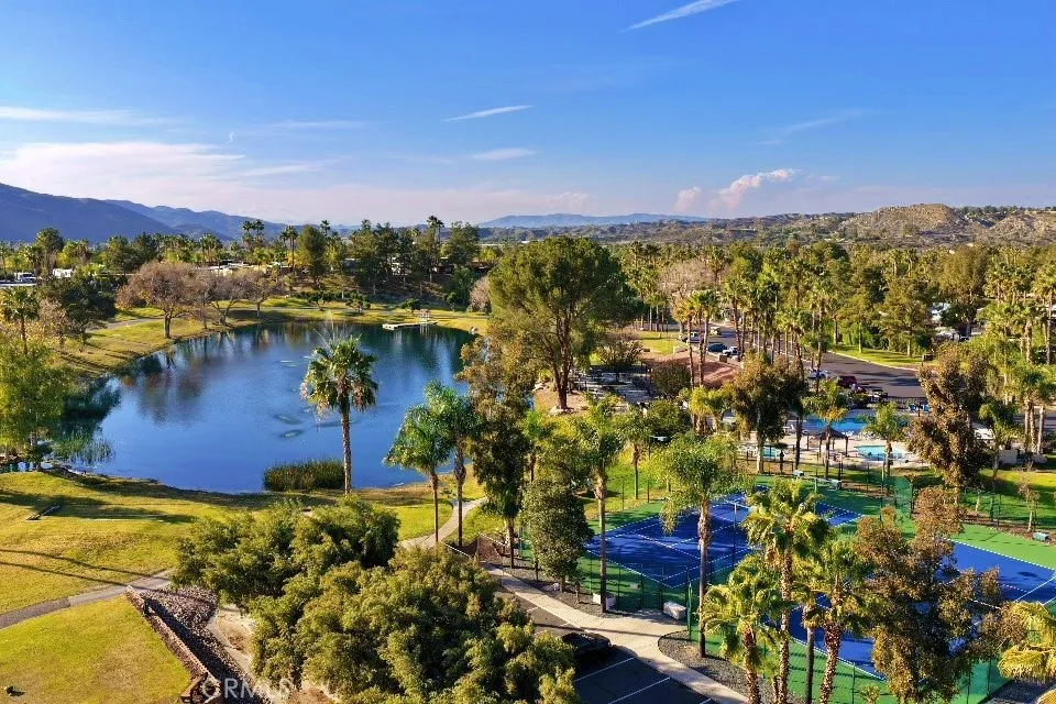 Proximity to lake