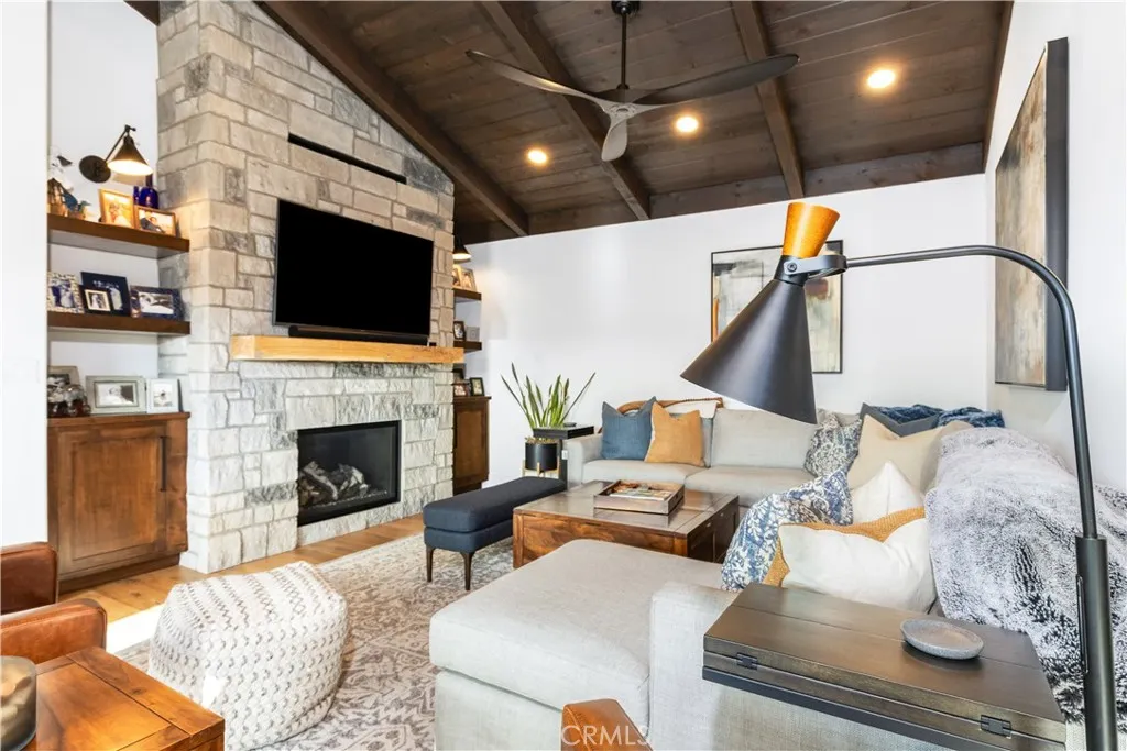 8214 Bass Point Road, Lake Nacimiento, California 93426 home-pic-12