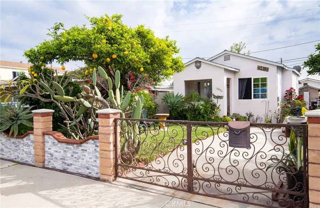 13450 Merkel, Paramount, California 90723 home-pic-1