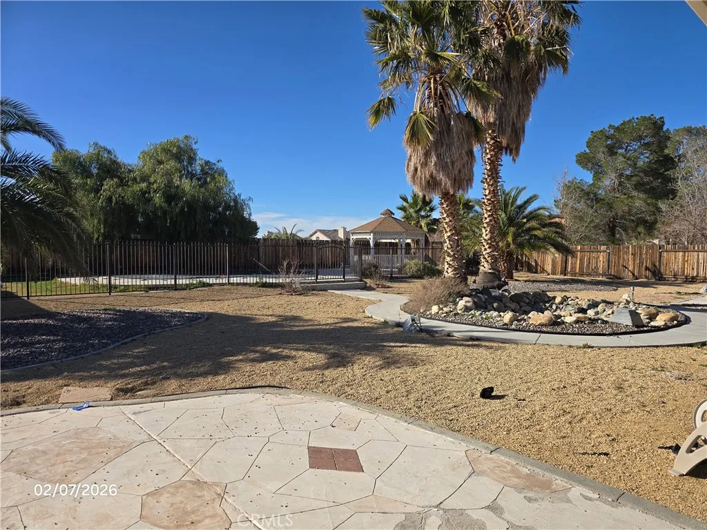12720 Yorkshire, Apple Valley, California 92308 home-pic-9