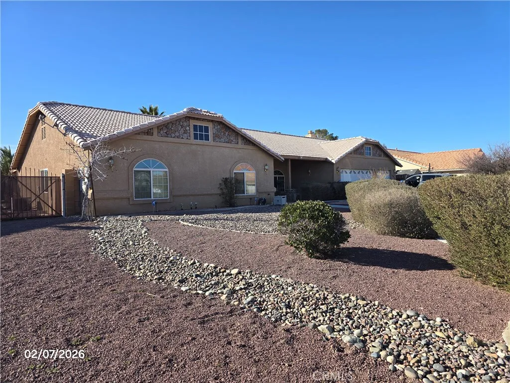 12720 Yorkshire, Apple Valley, California 92308 home-pic-3