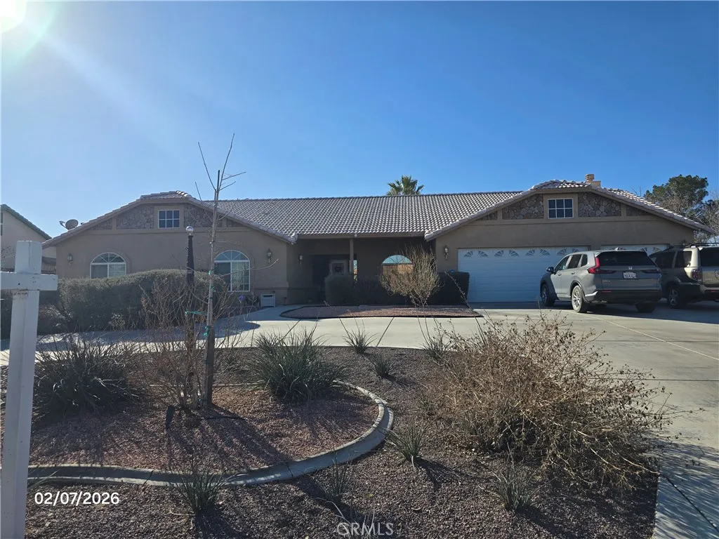 12720 Yorkshire, Apple Valley, California 92308 home-pic-1