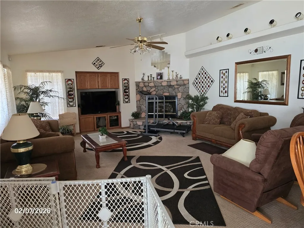 12720 Yorkshire, Apple Valley, California 92308 home-pic-6