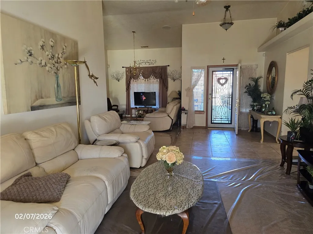 12720 Yorkshire, Apple Valley, California 92308 home-pic-7