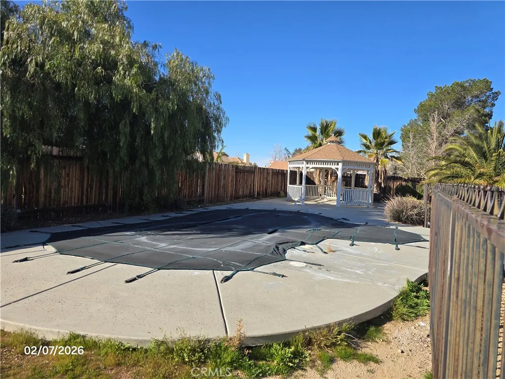 12720 Yorkshire, Apple Valley, California 92308 home-pic-10