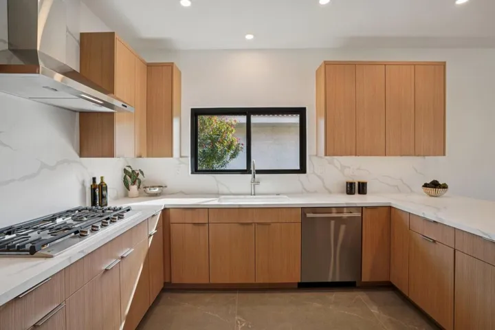 18-web-or-mls-Lago Dr-L0702-018
